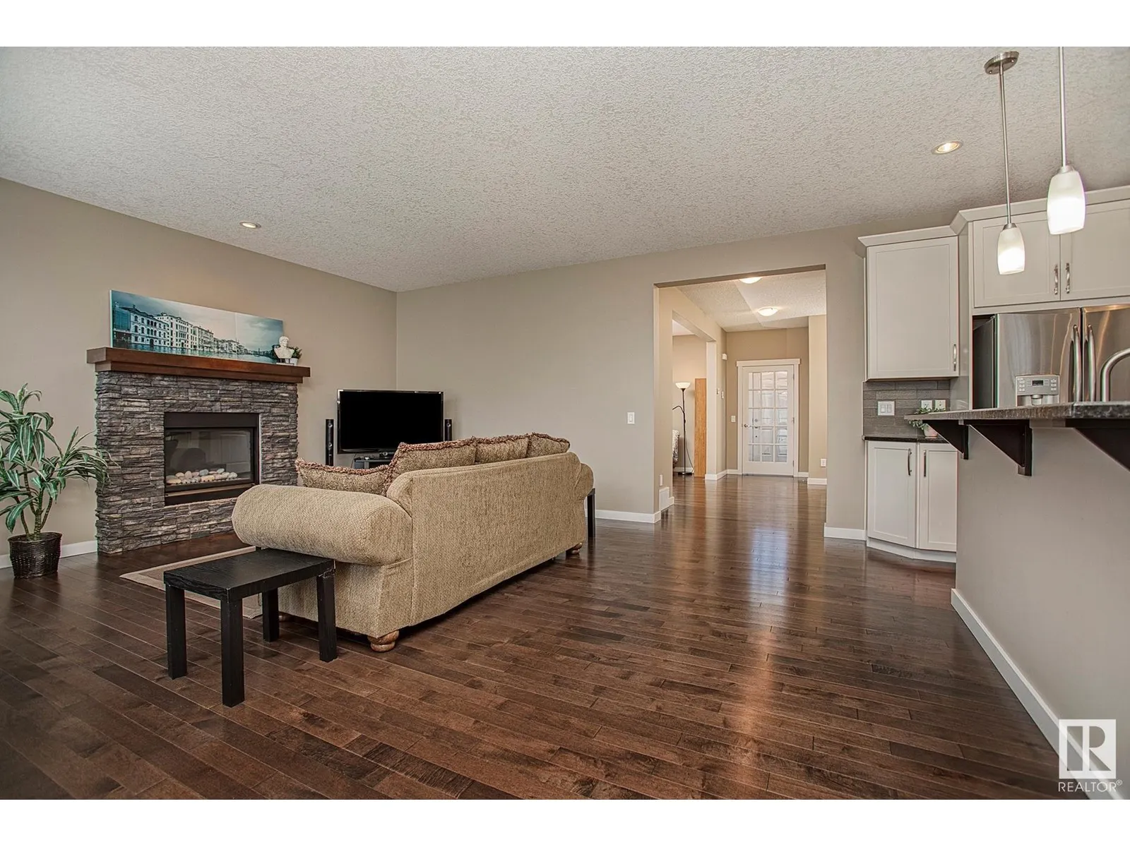 711 DECOTEAU WY NW
