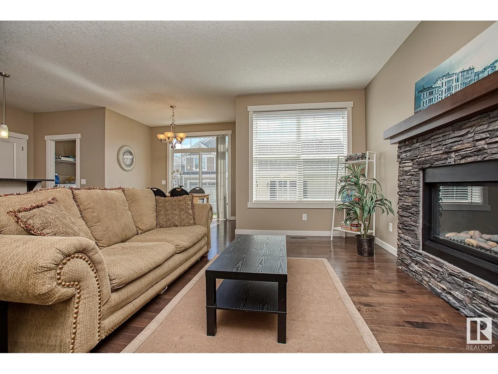 711 DECOTEAU WY NW
