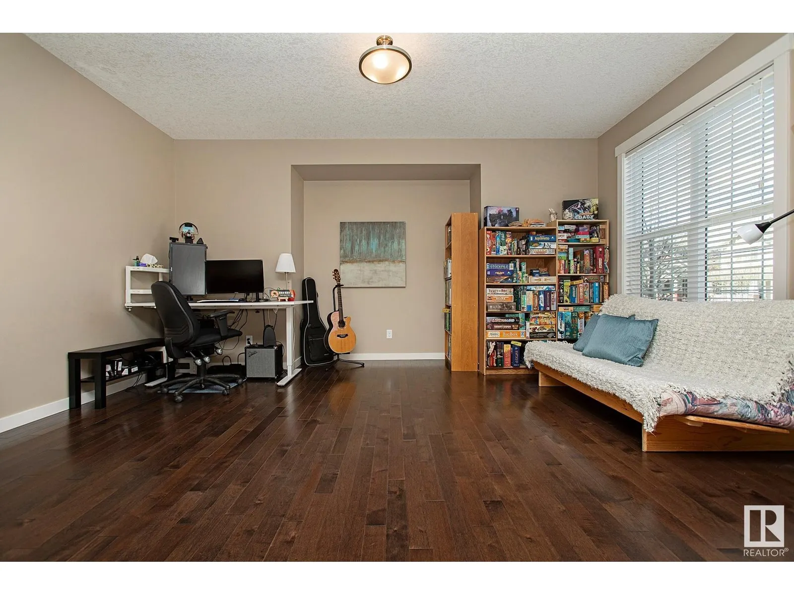 711 DECOTEAU WY NW