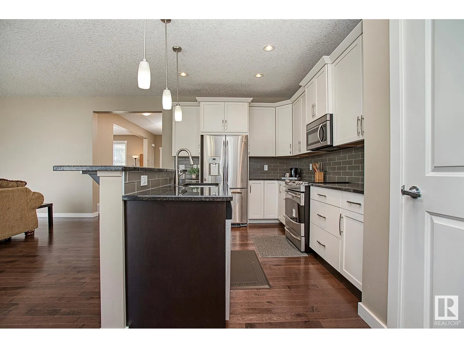 711 DECOTEAU WY NW