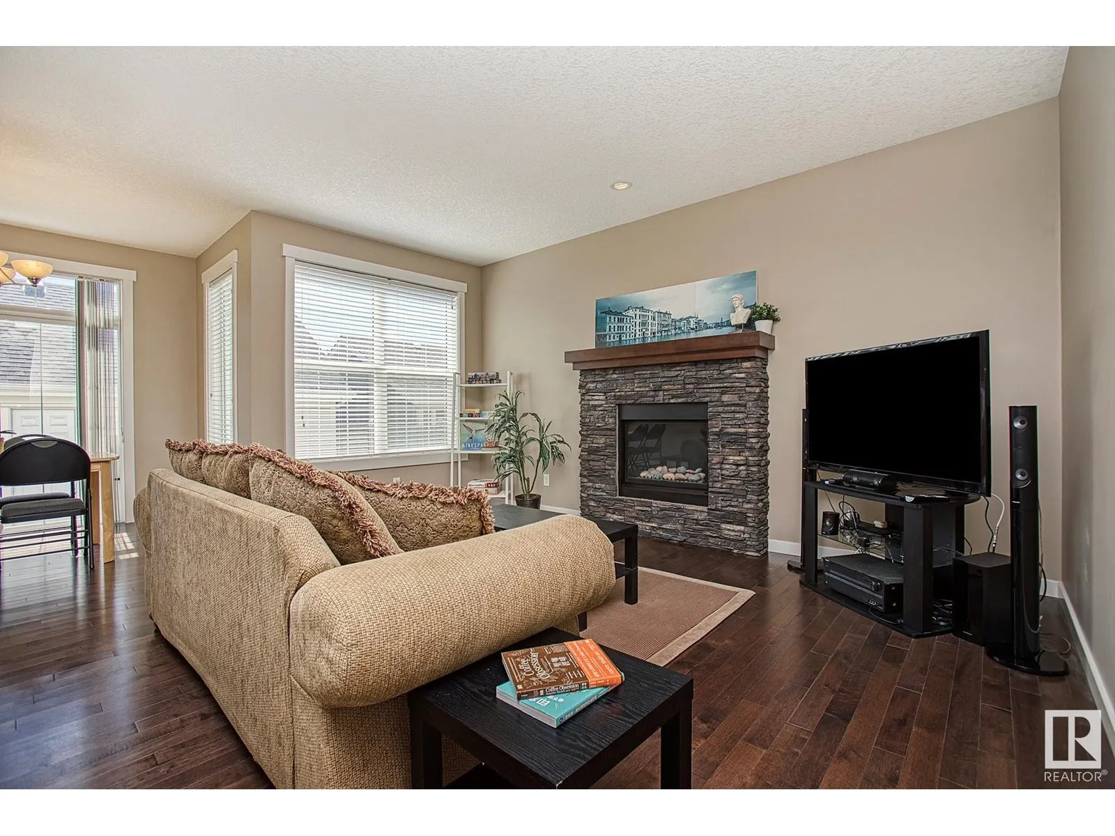 711 DECOTEAU WY NW