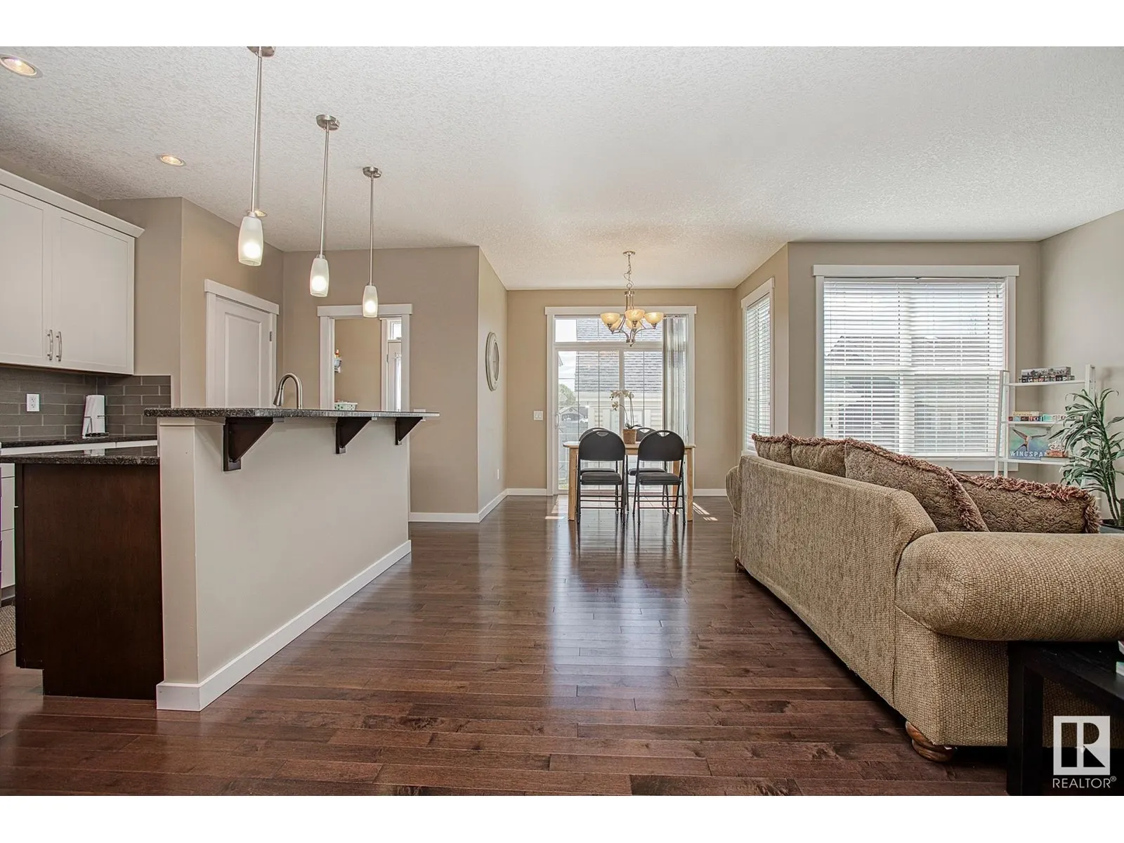 711 DECOTEAU WY NW