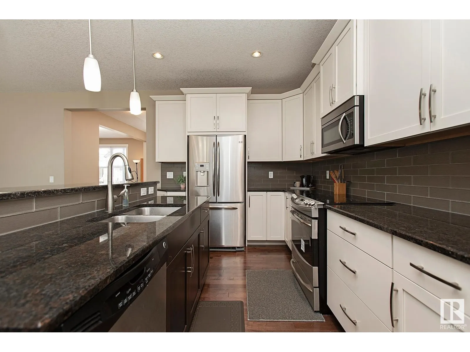711 DECOTEAU WY NW