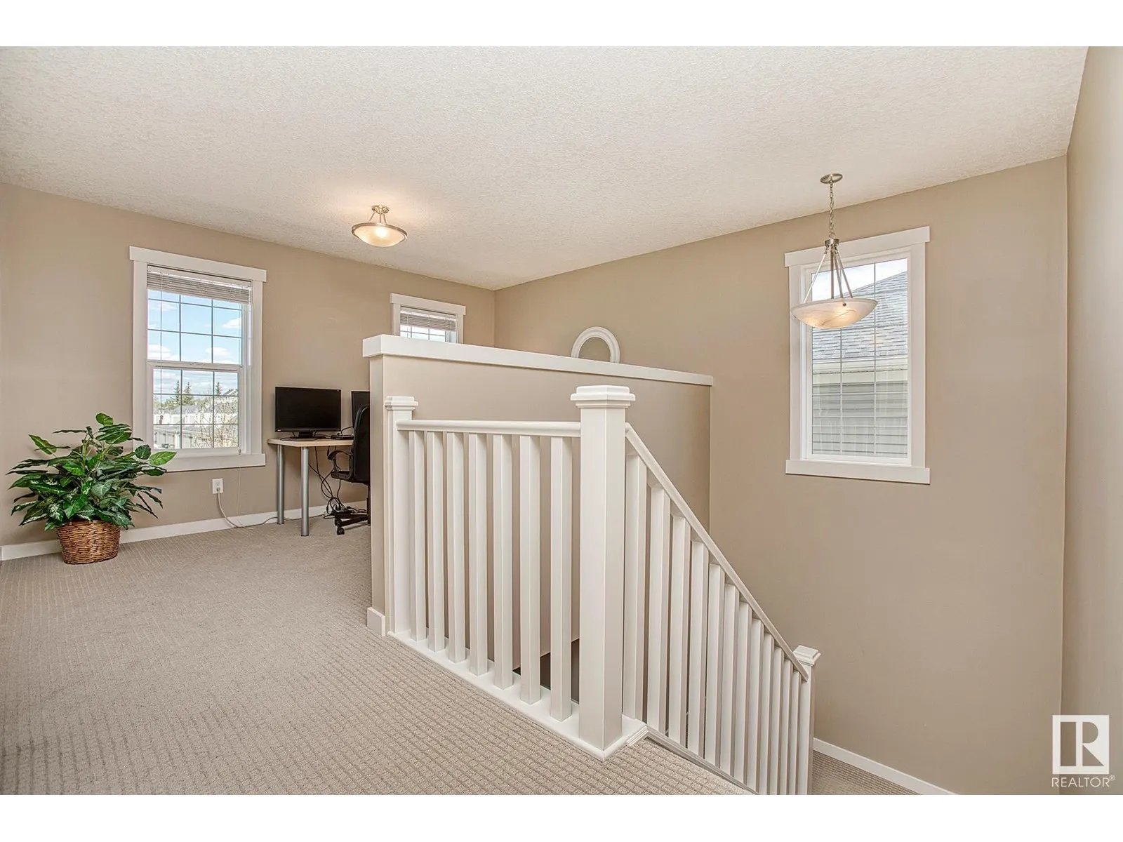 711 DECOTEAU WY NW