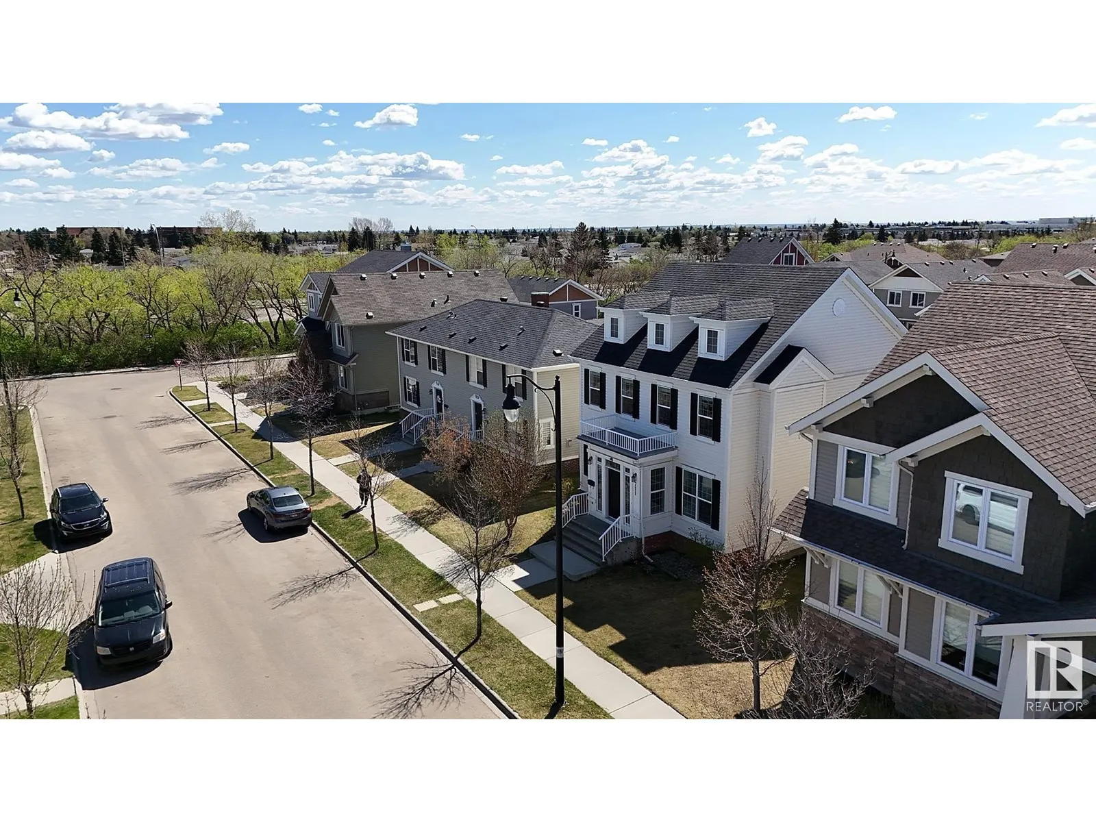 711 DECOTEAU WY NW