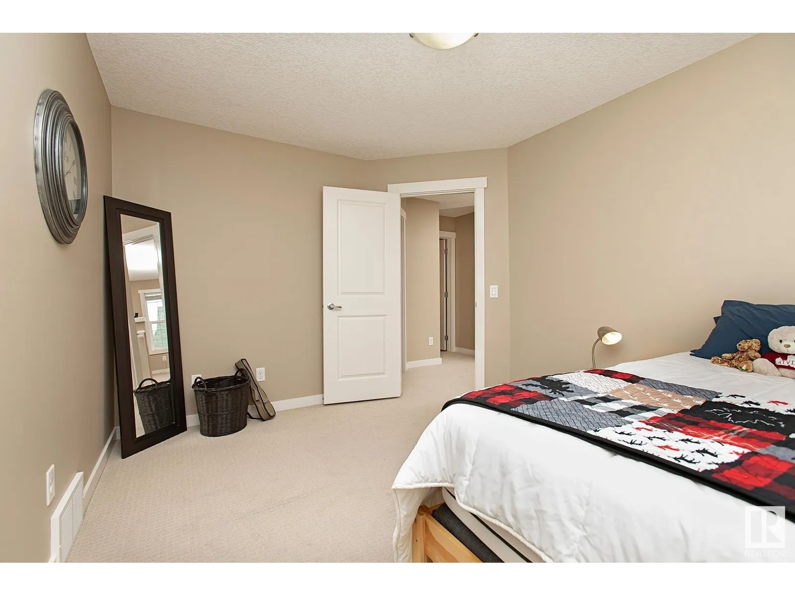 711 DECOTEAU WY NW