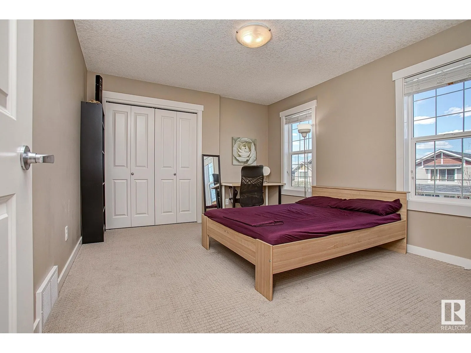 711 DECOTEAU WY NW