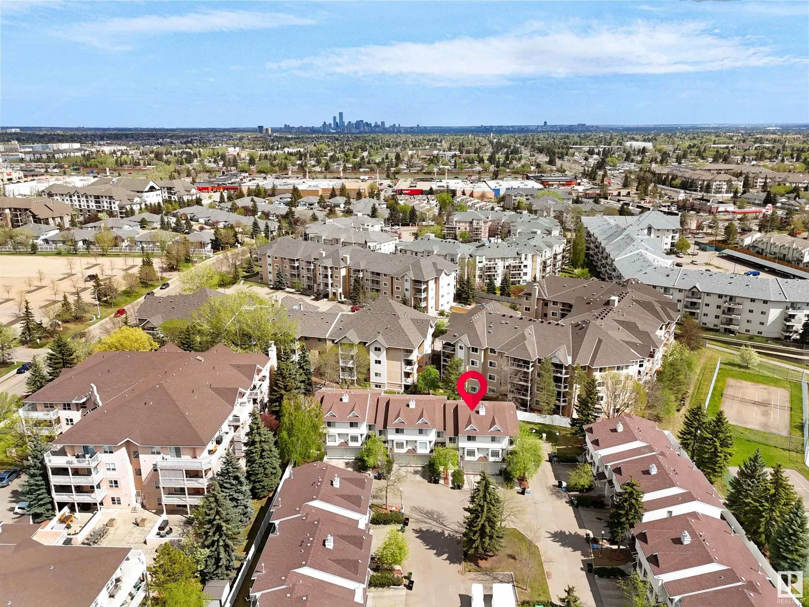 9761 176 ST NW