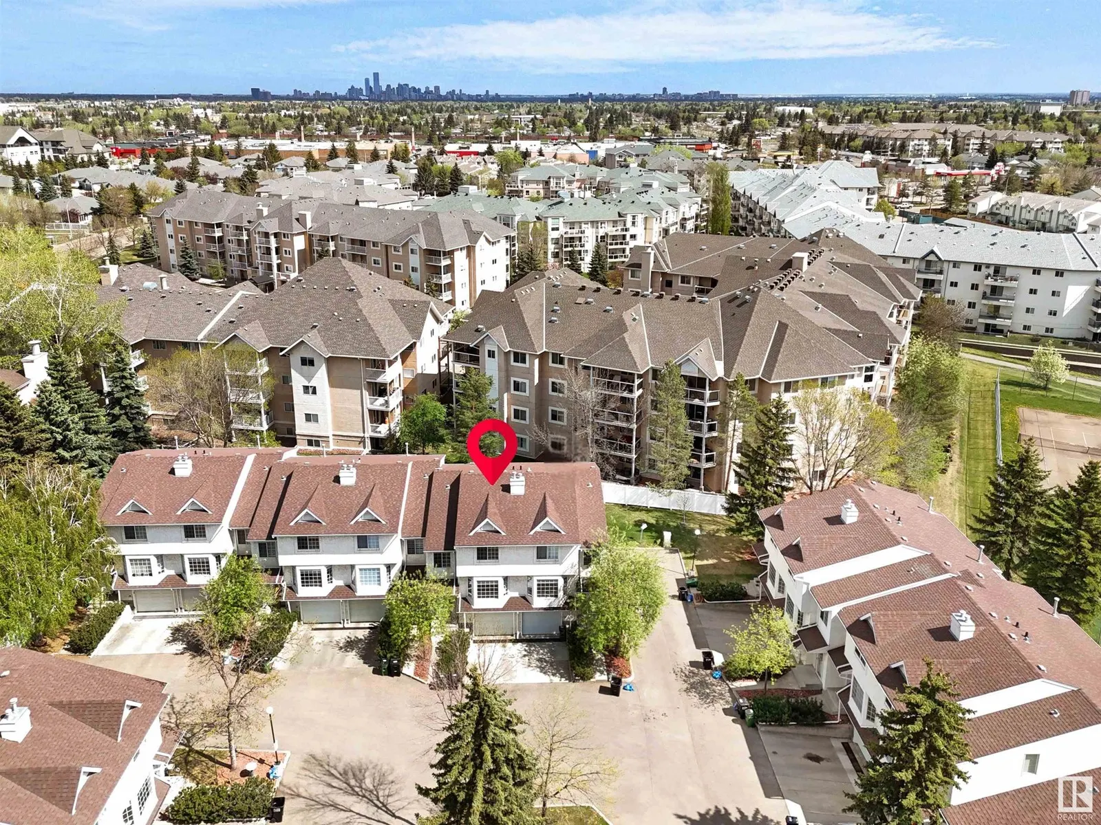 9761 176 ST NW