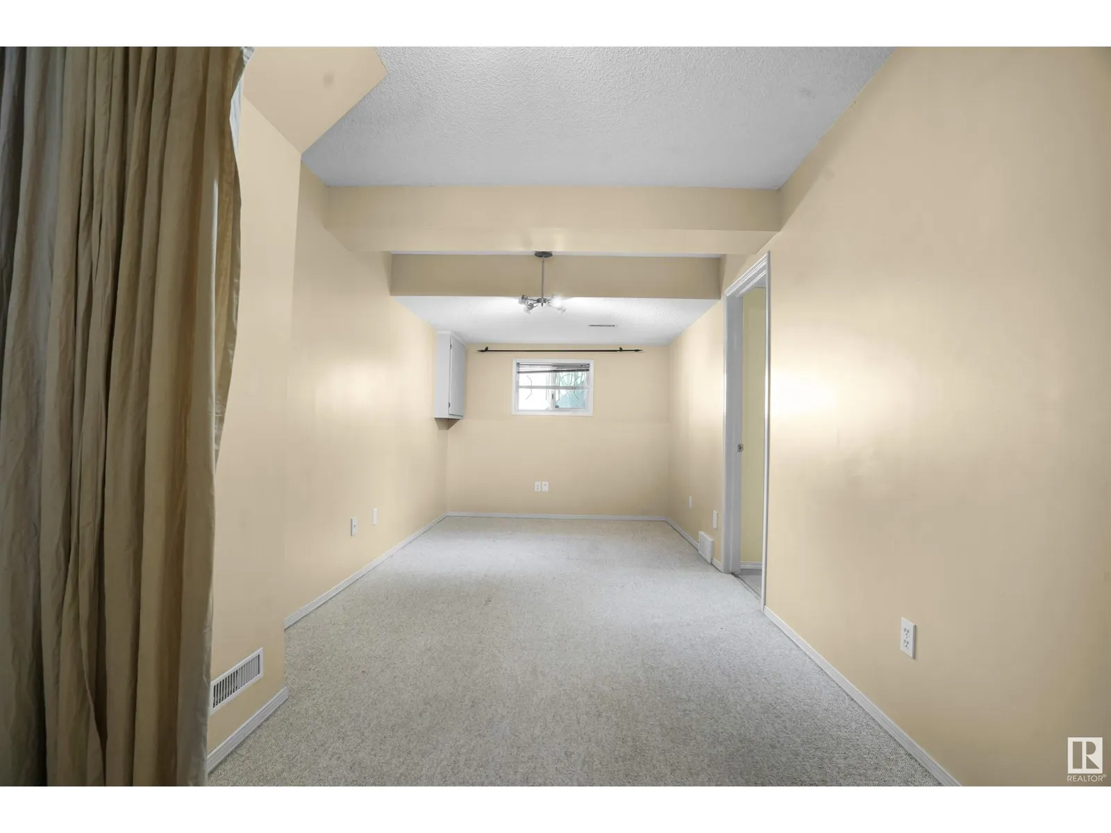 9761 176 ST NW