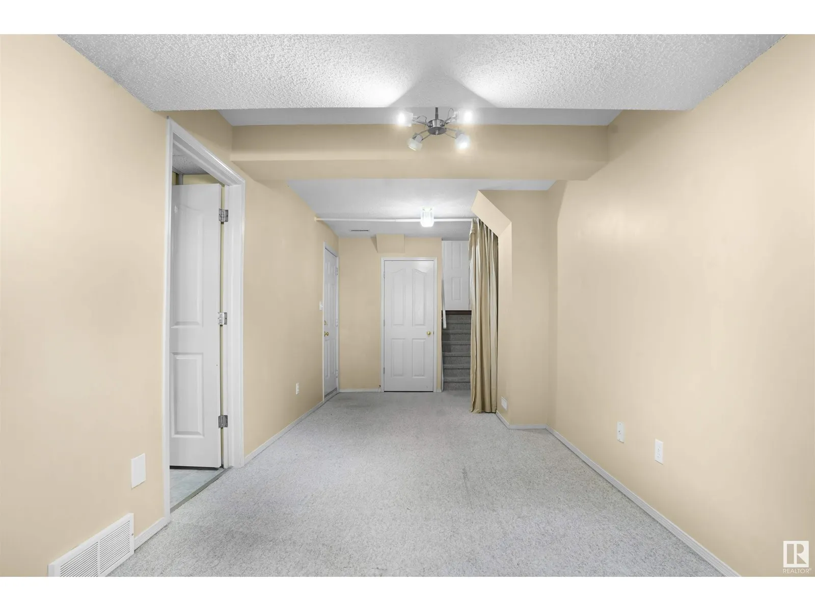 9761 176 ST NW