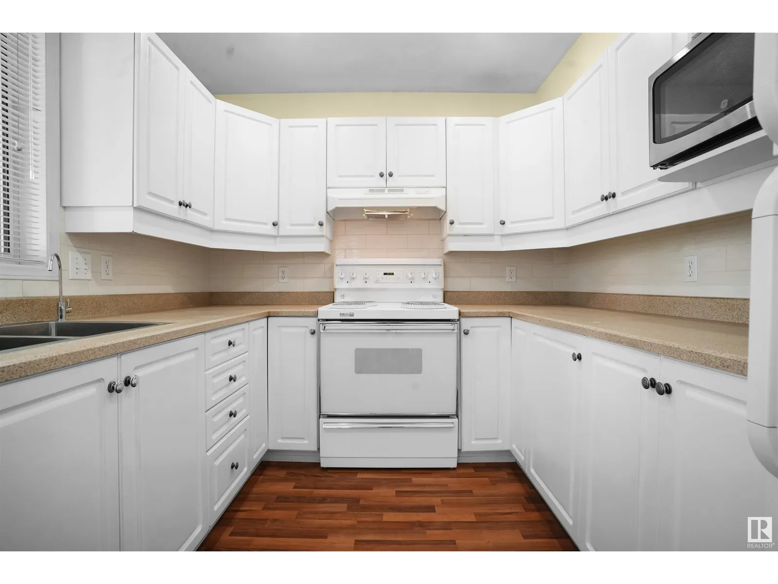 9761 176 ST NW