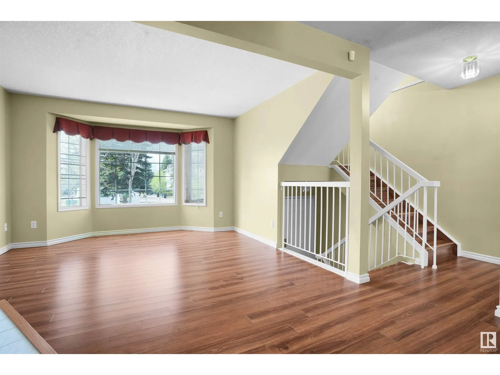 9761 176 ST NW