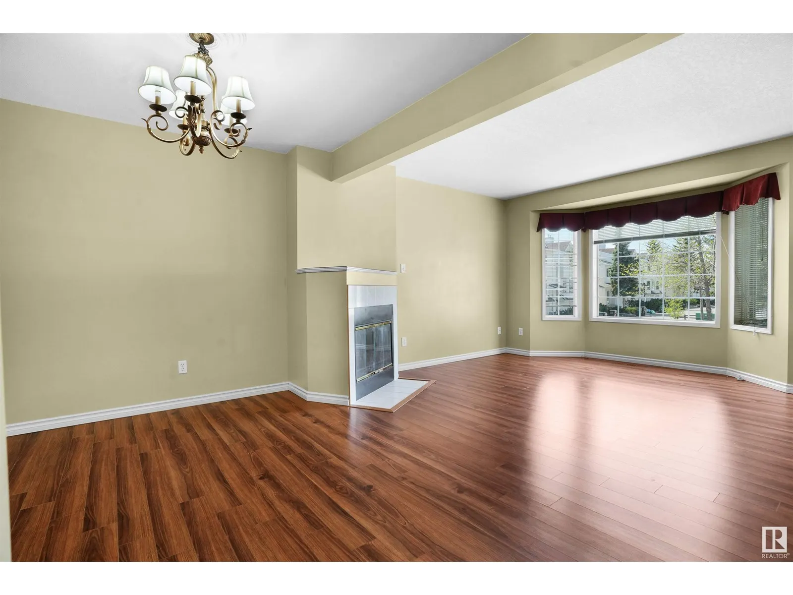 9761 176 ST NW