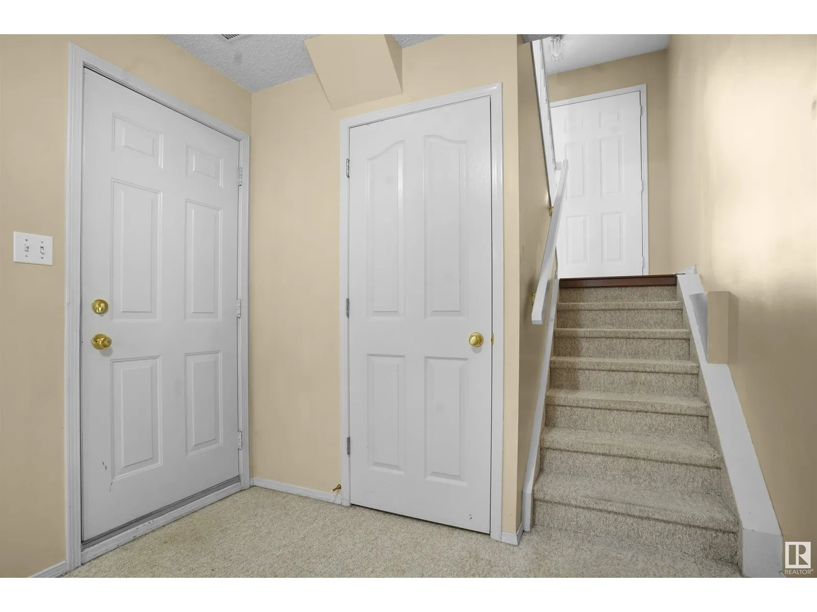 9761 176 ST NW