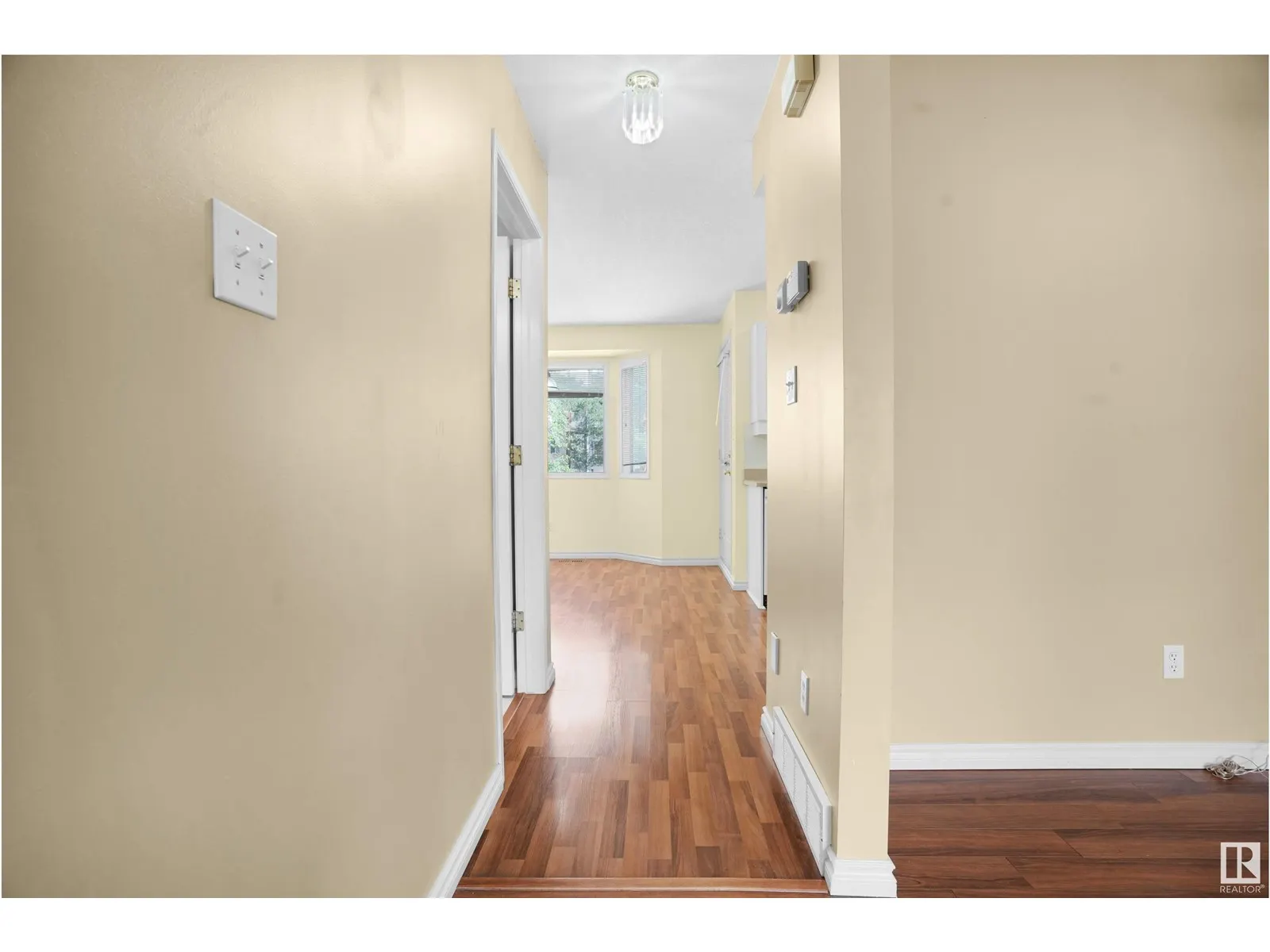 9761 176 ST NW
