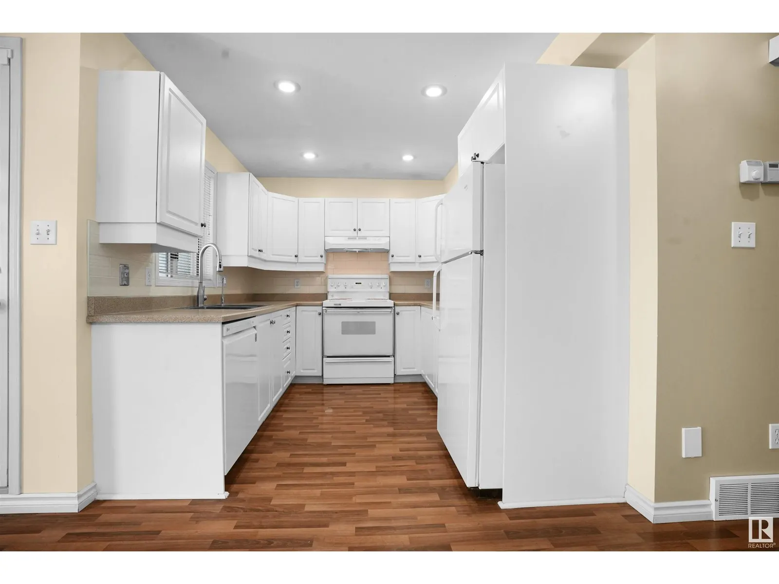 9761 176 ST NW