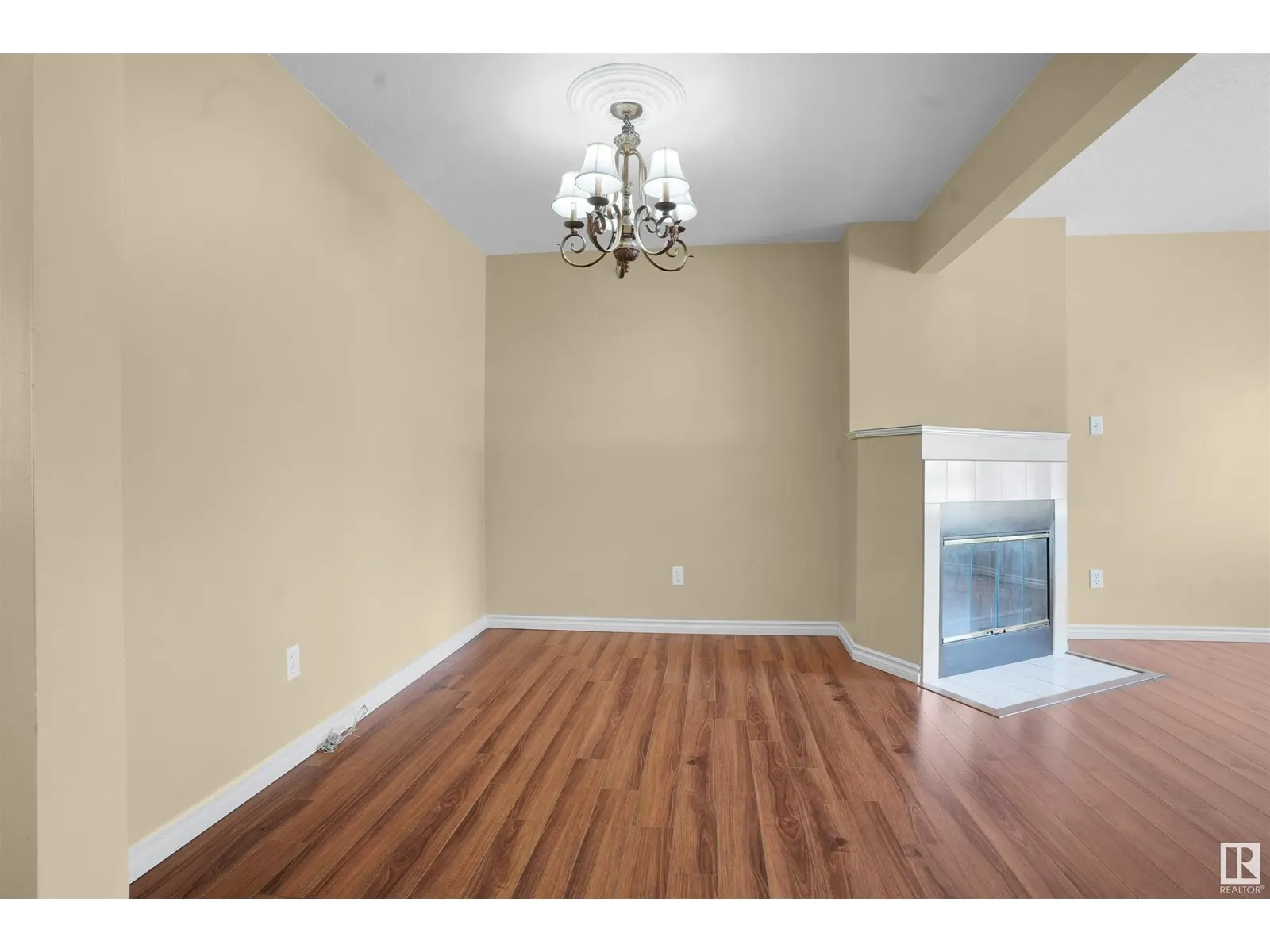 9761 176 ST NW