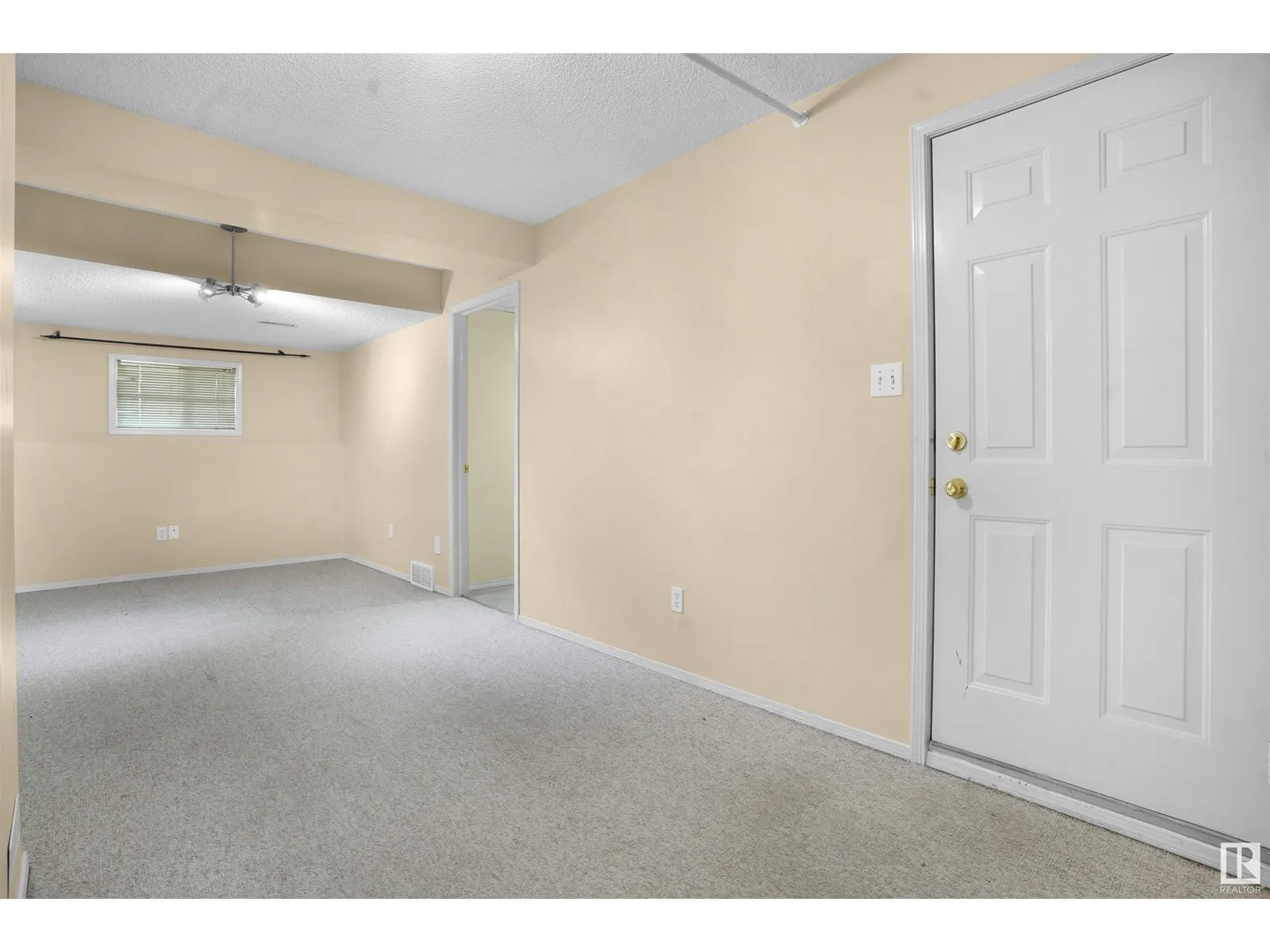 9761 176 ST NW