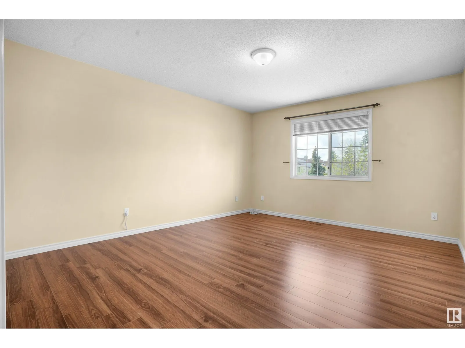 9761 176 ST NW