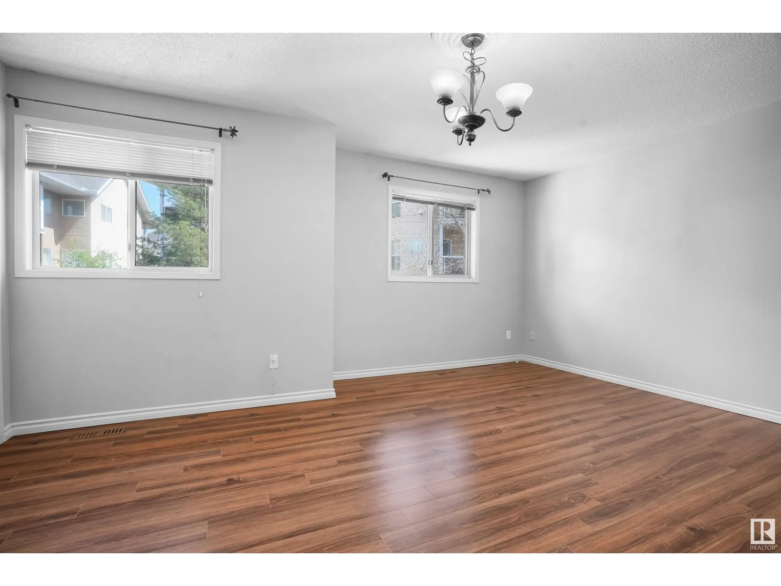9761 176 ST NW