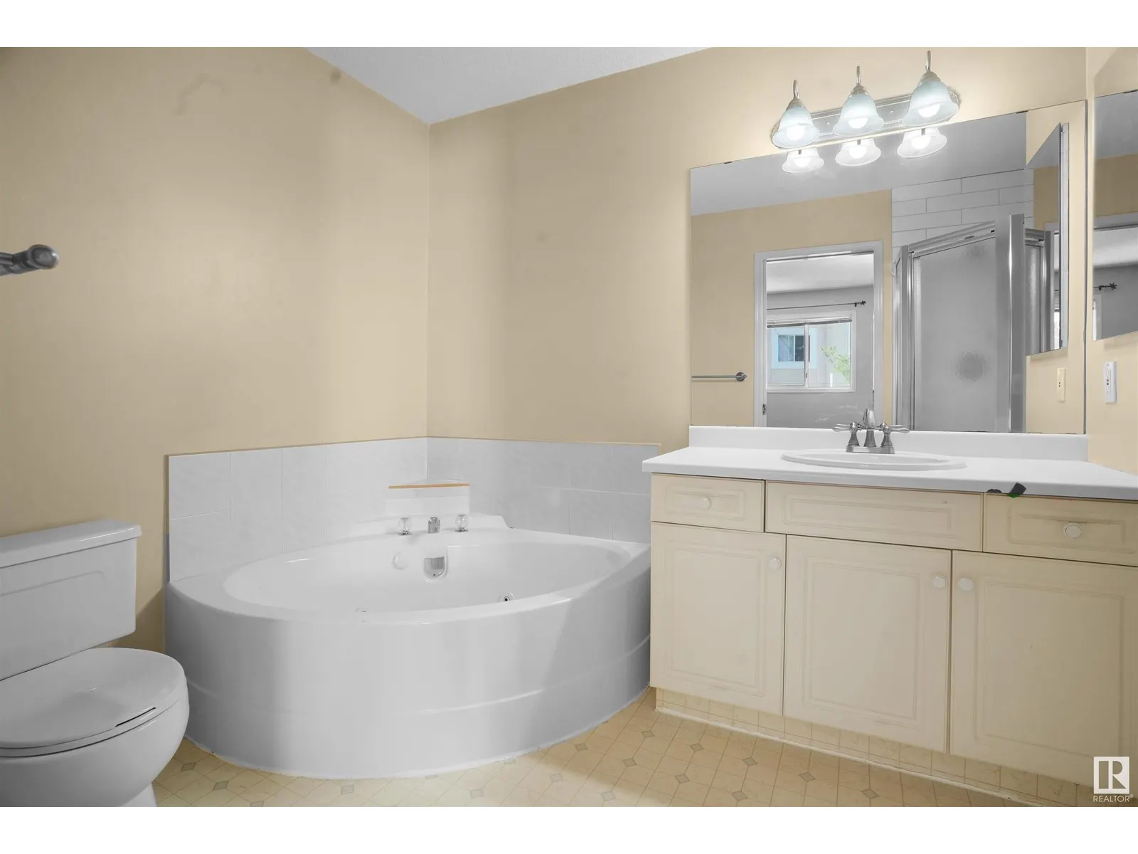 9761 176 ST NW