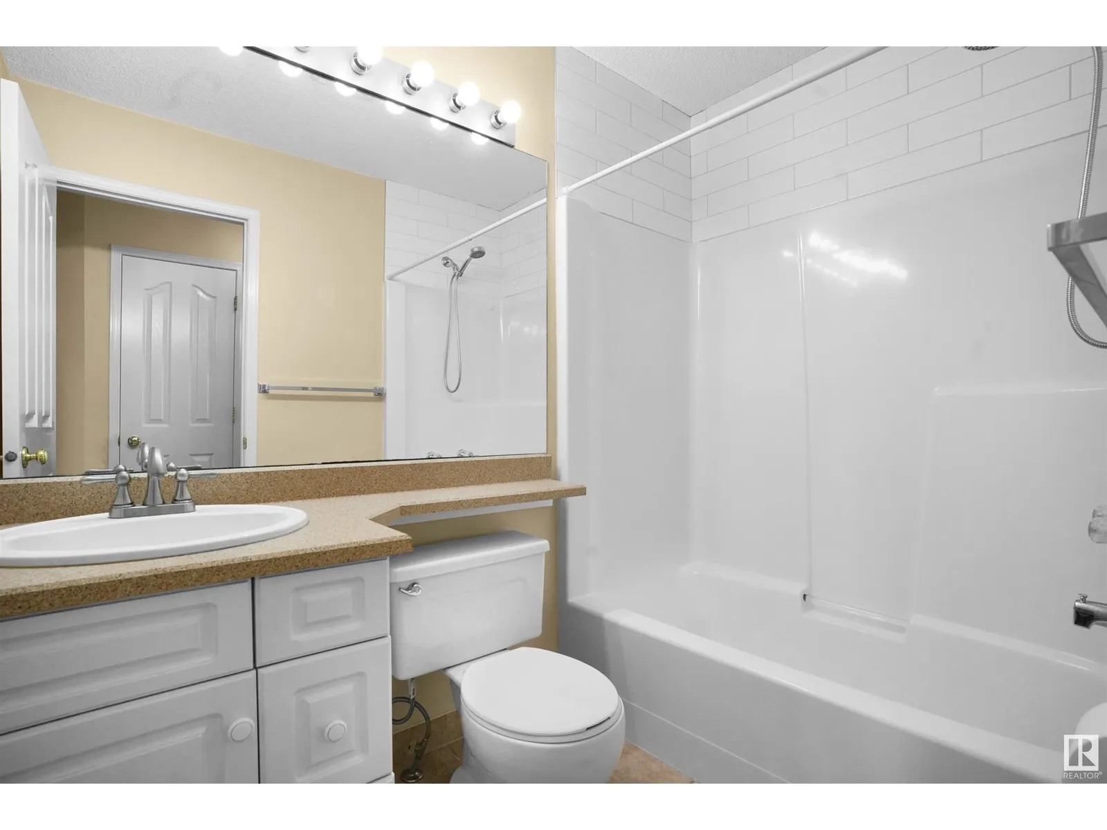9761 176 ST NW