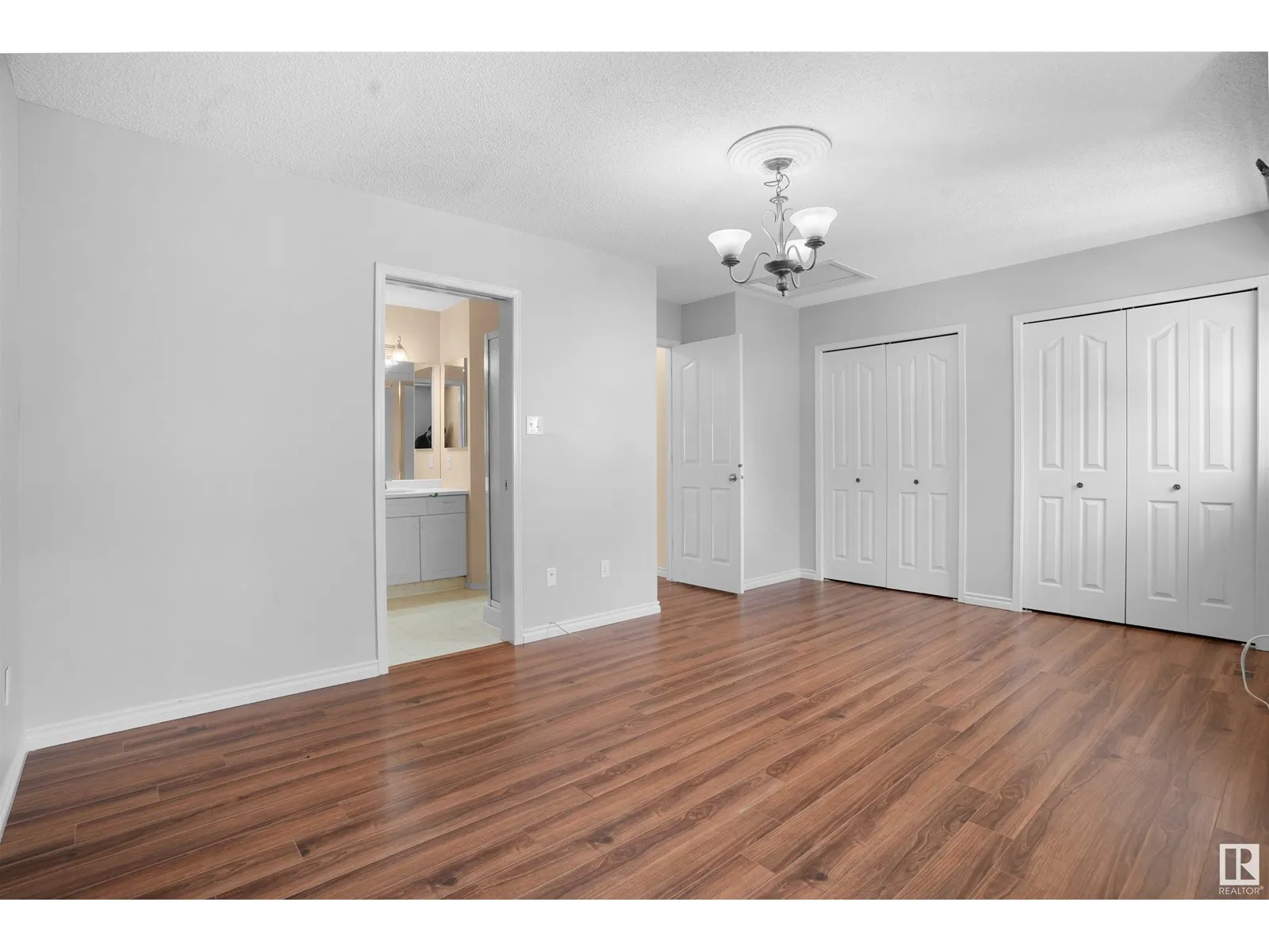 9761 176 ST NW