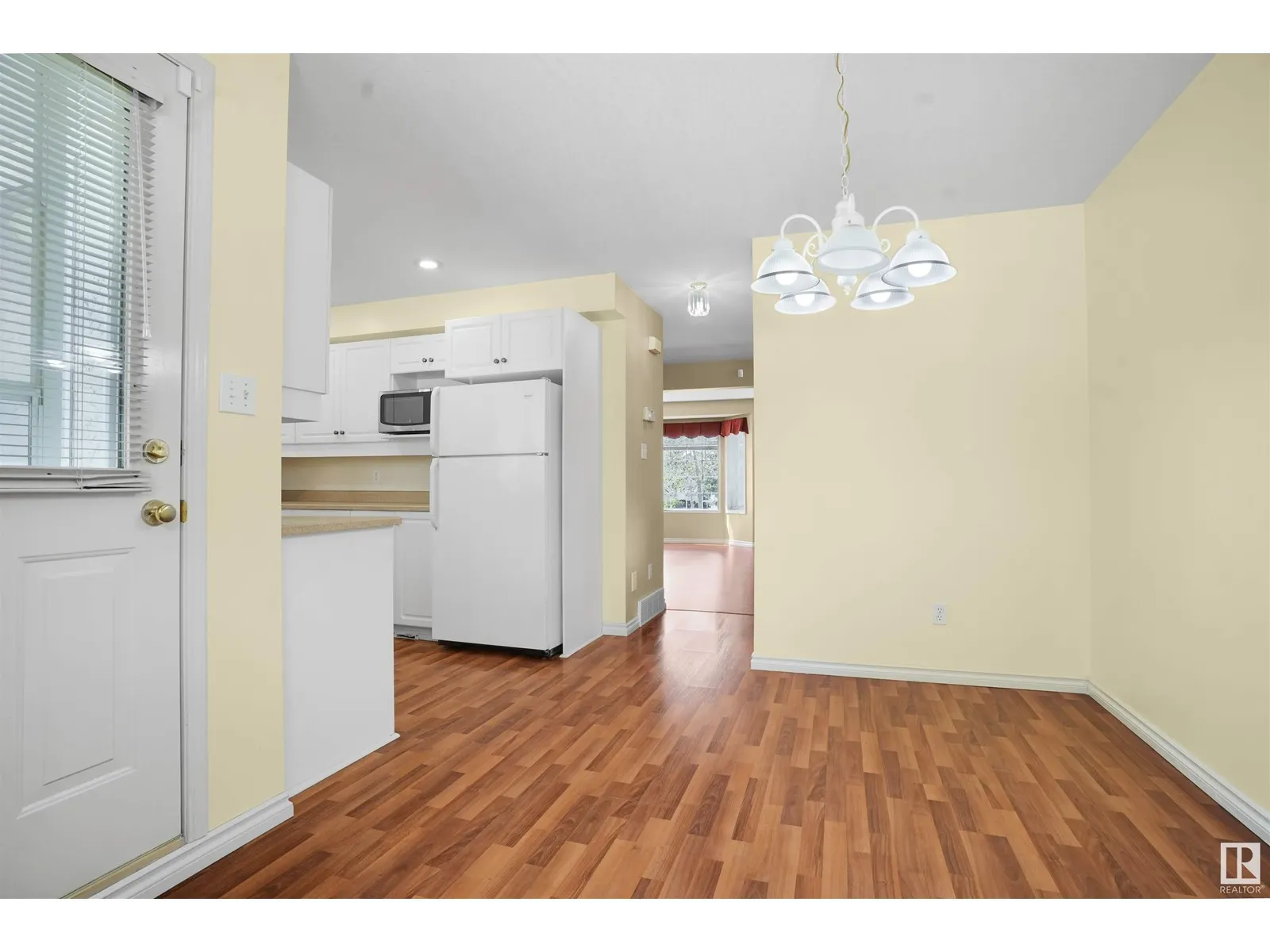 9761 176 ST NW