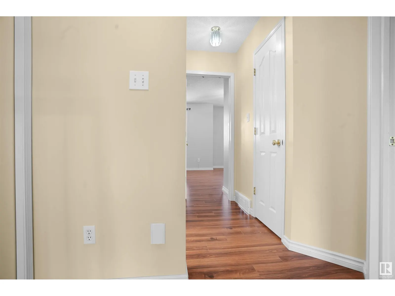 9761 176 ST NW