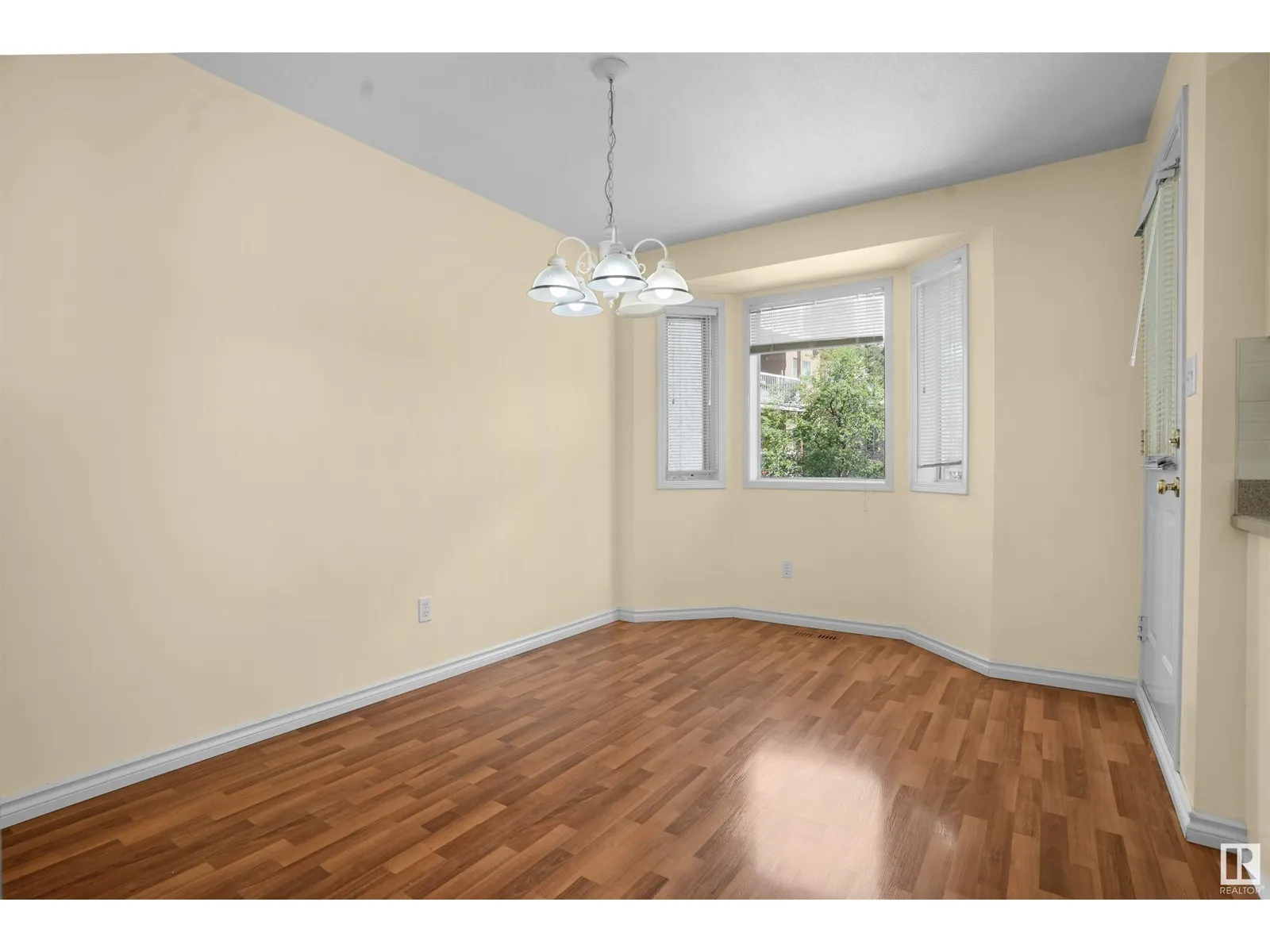 9761 176 ST NW