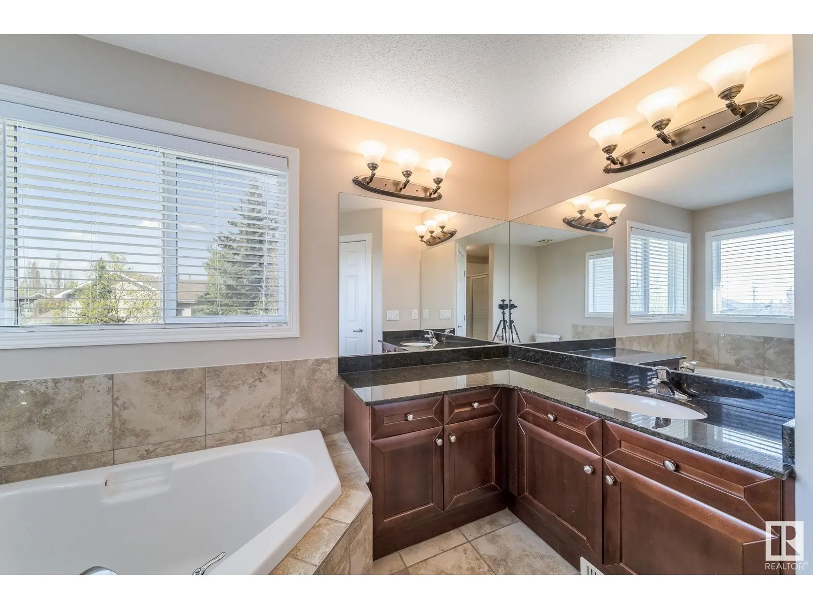 1157 TORY RD NW