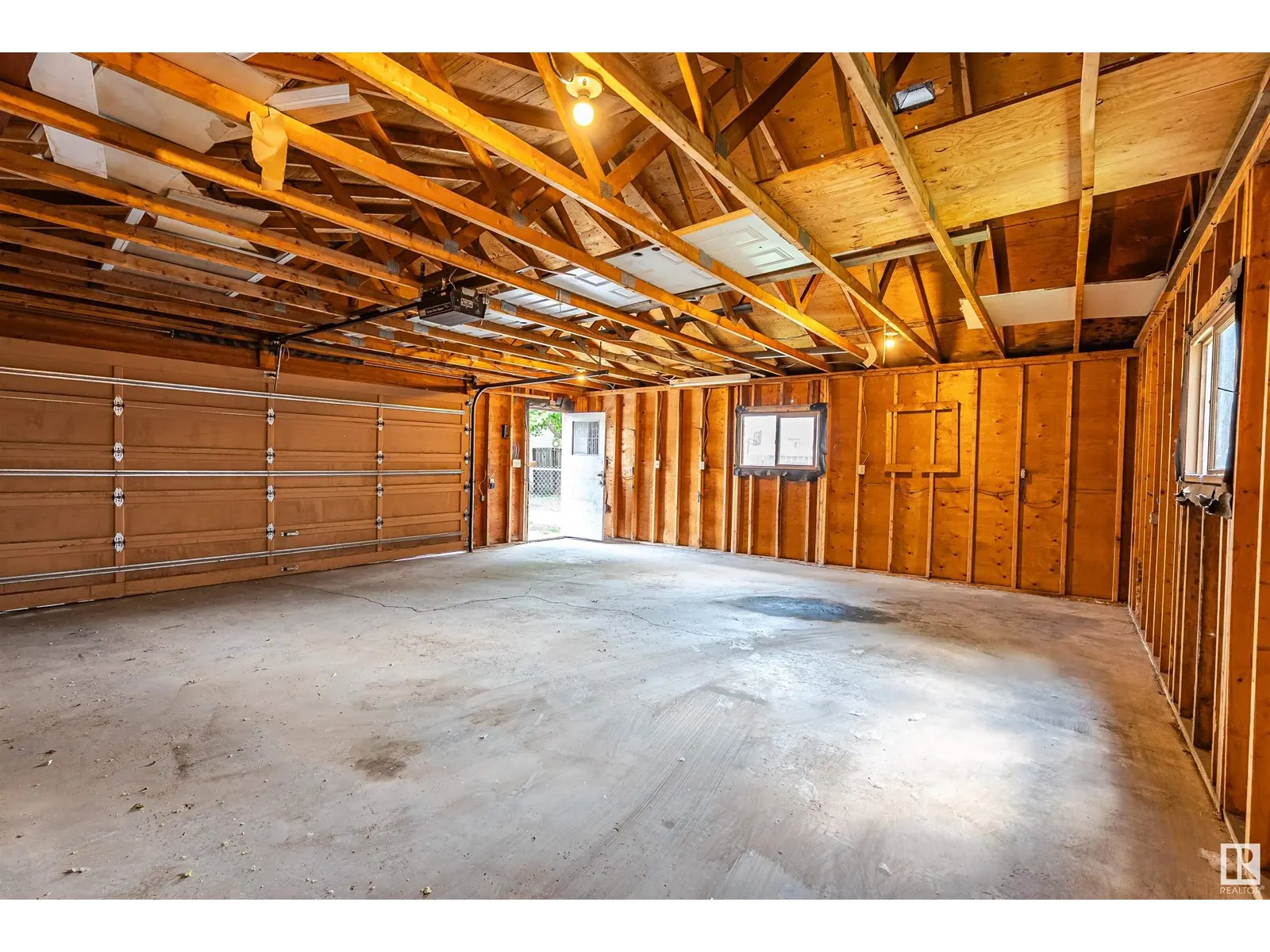 13034 32A ST NW