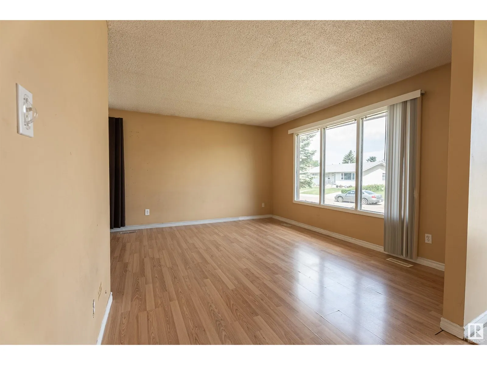 13034 32A ST NW
