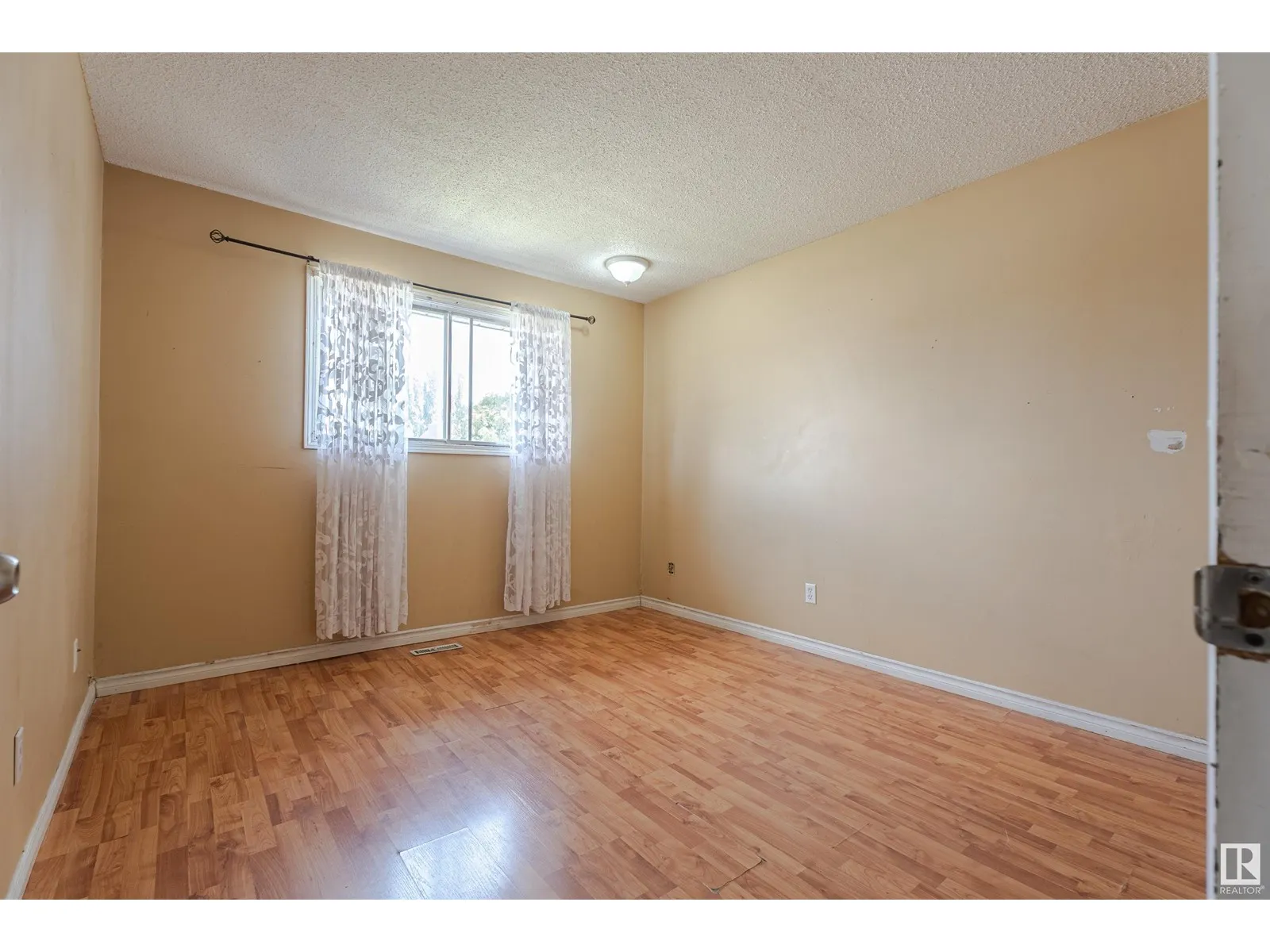 13034 32A ST NW