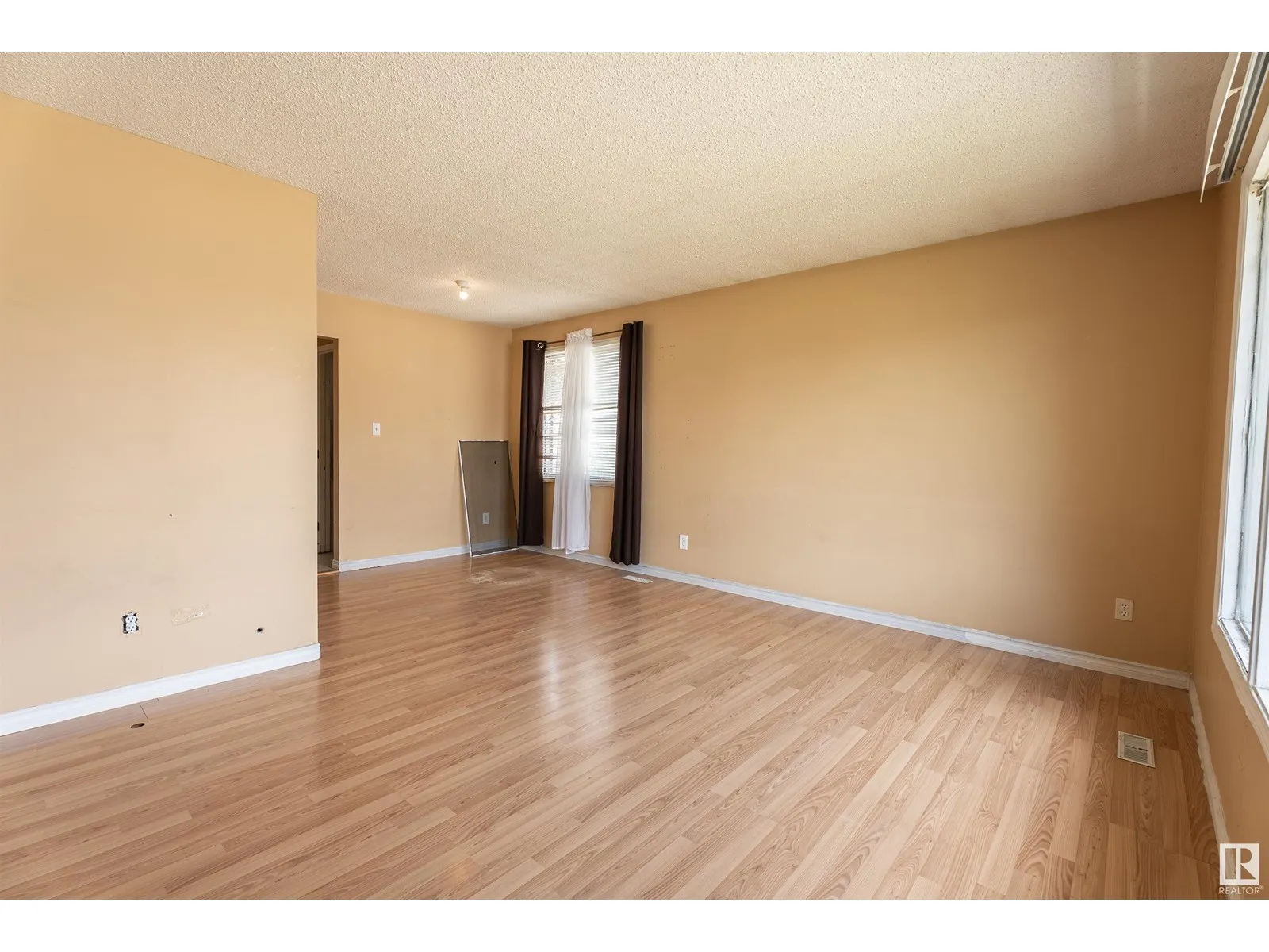13034 32A ST NW