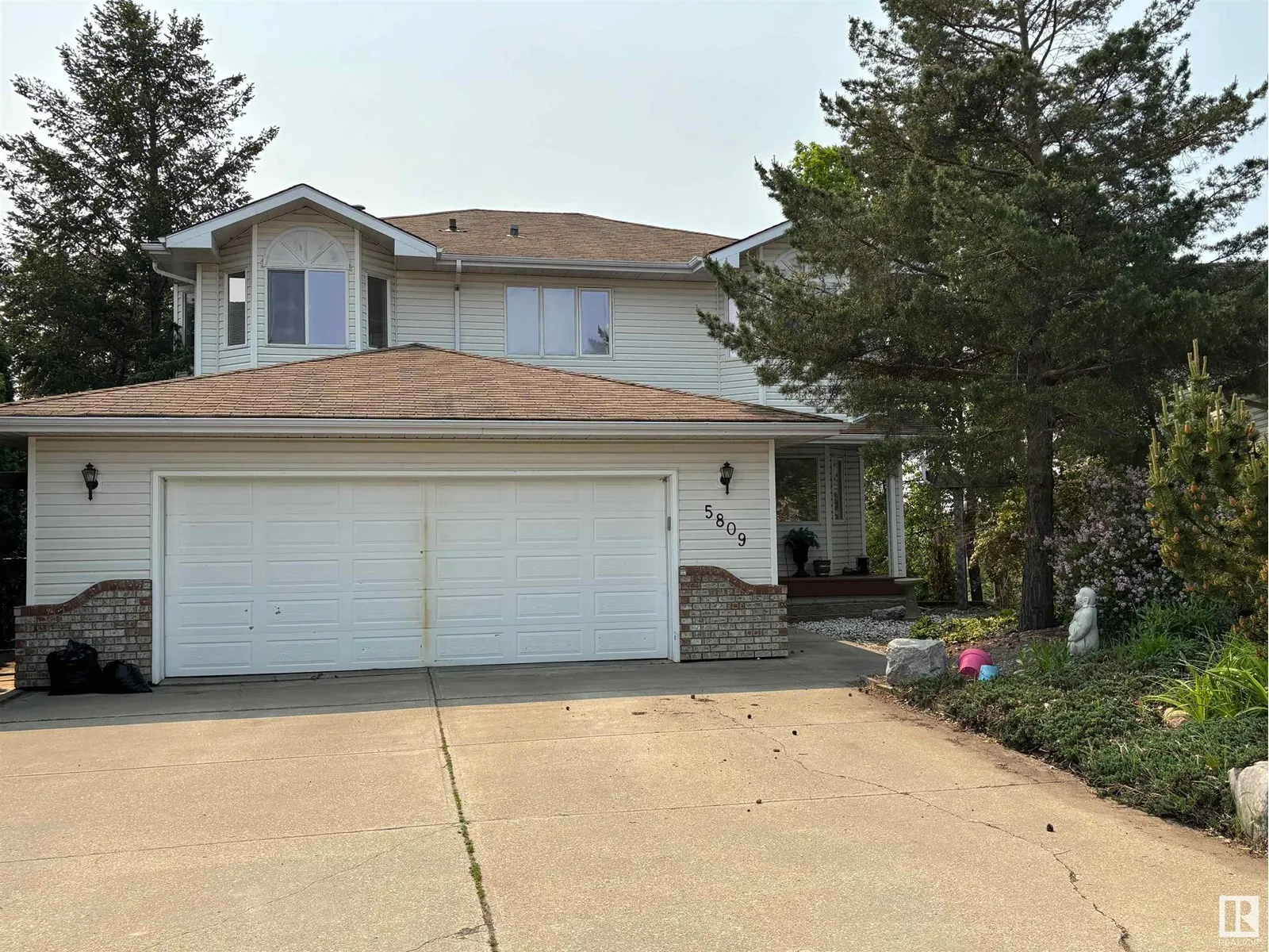 5809 158 AV NW