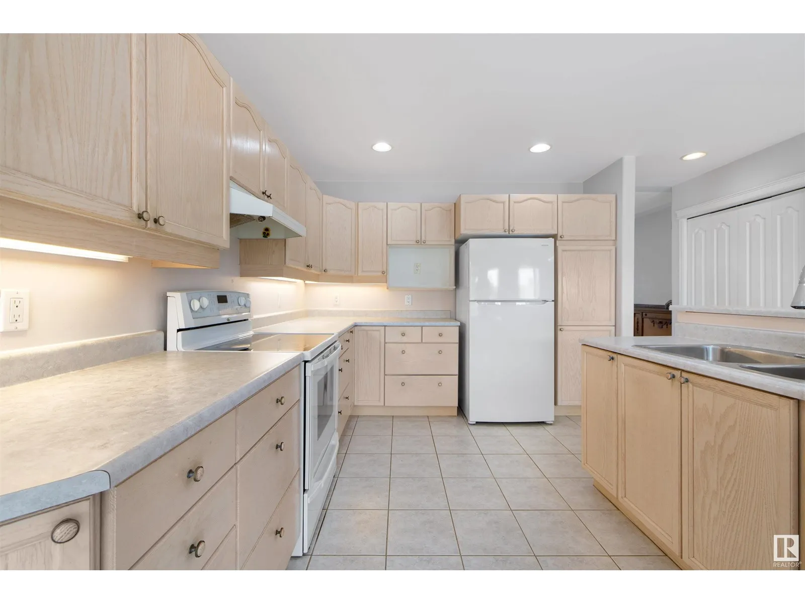 3811 130 AV NW