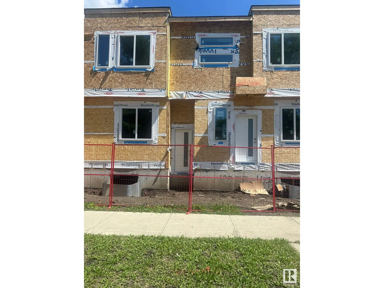 10253 / 55 / 57 147 ST NW