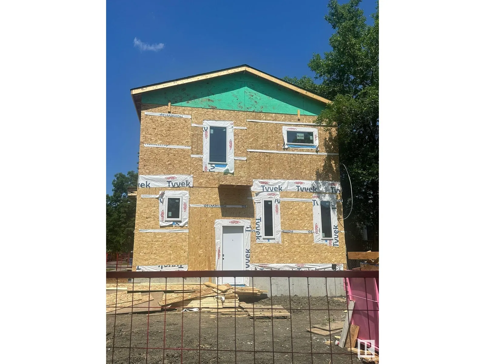 10253 / 55 / 57 147 ST NW