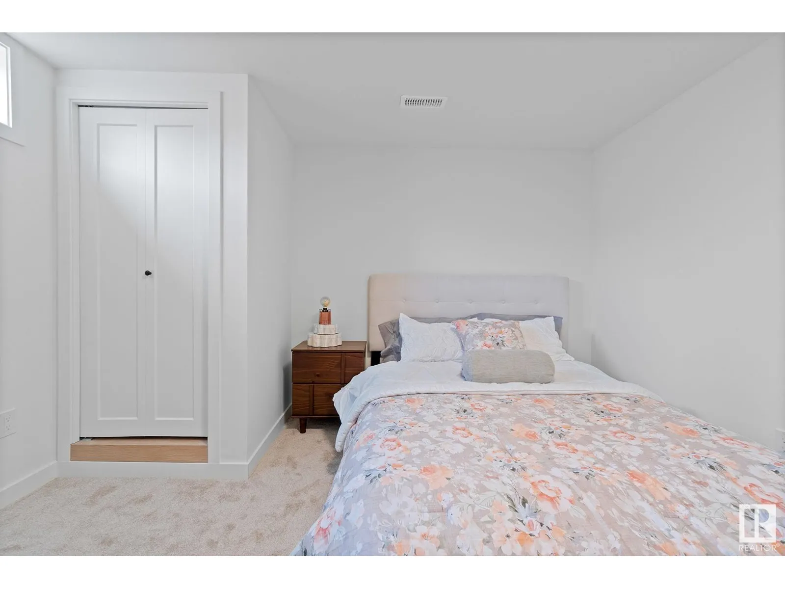 9444 74 ST NW