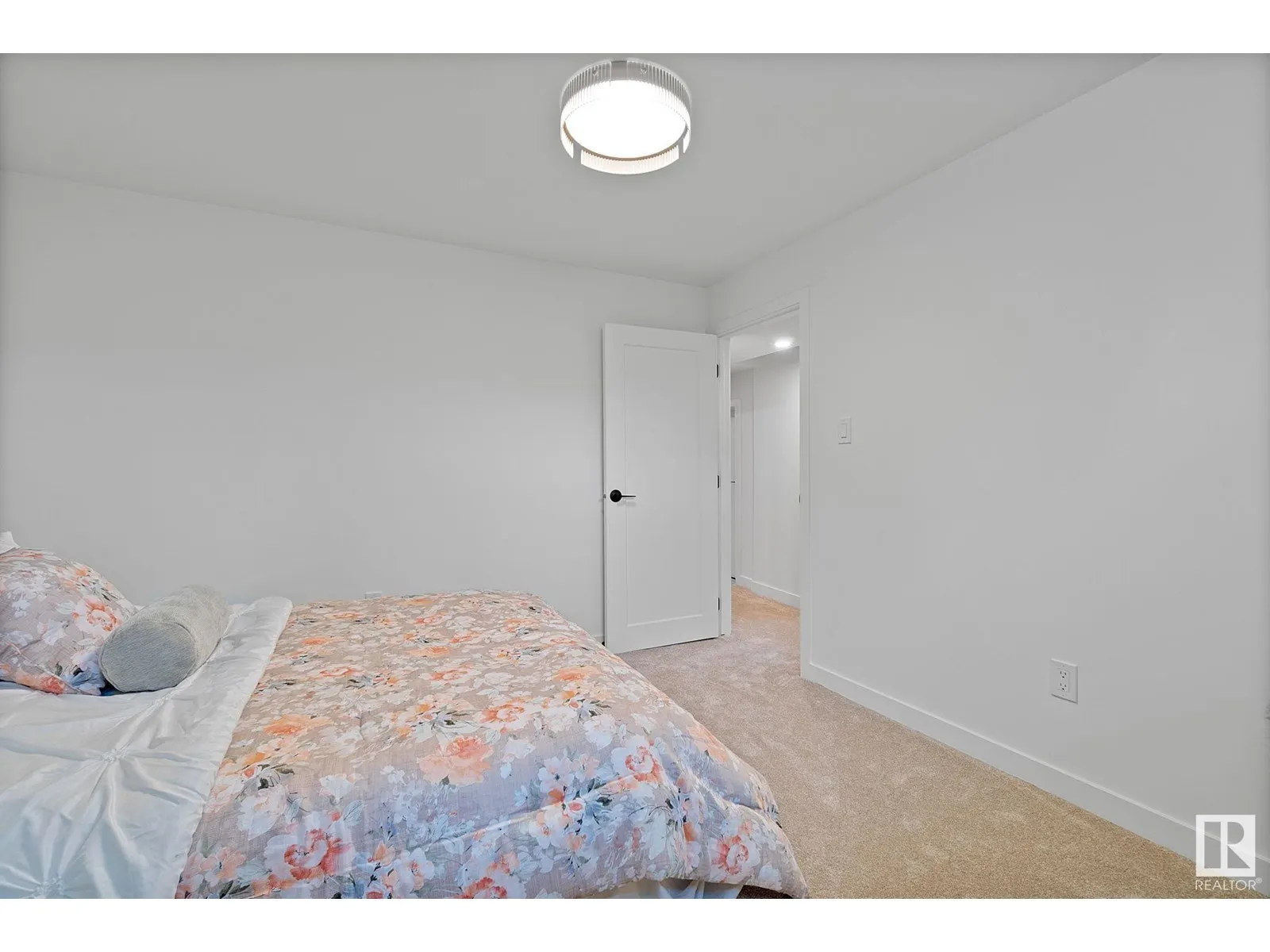 9444 74 ST NW