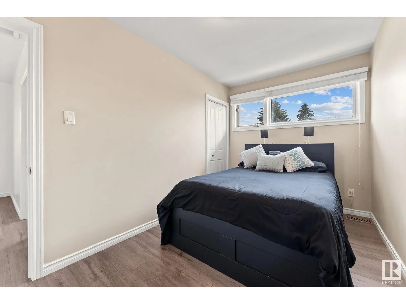 8216 133A AV NW