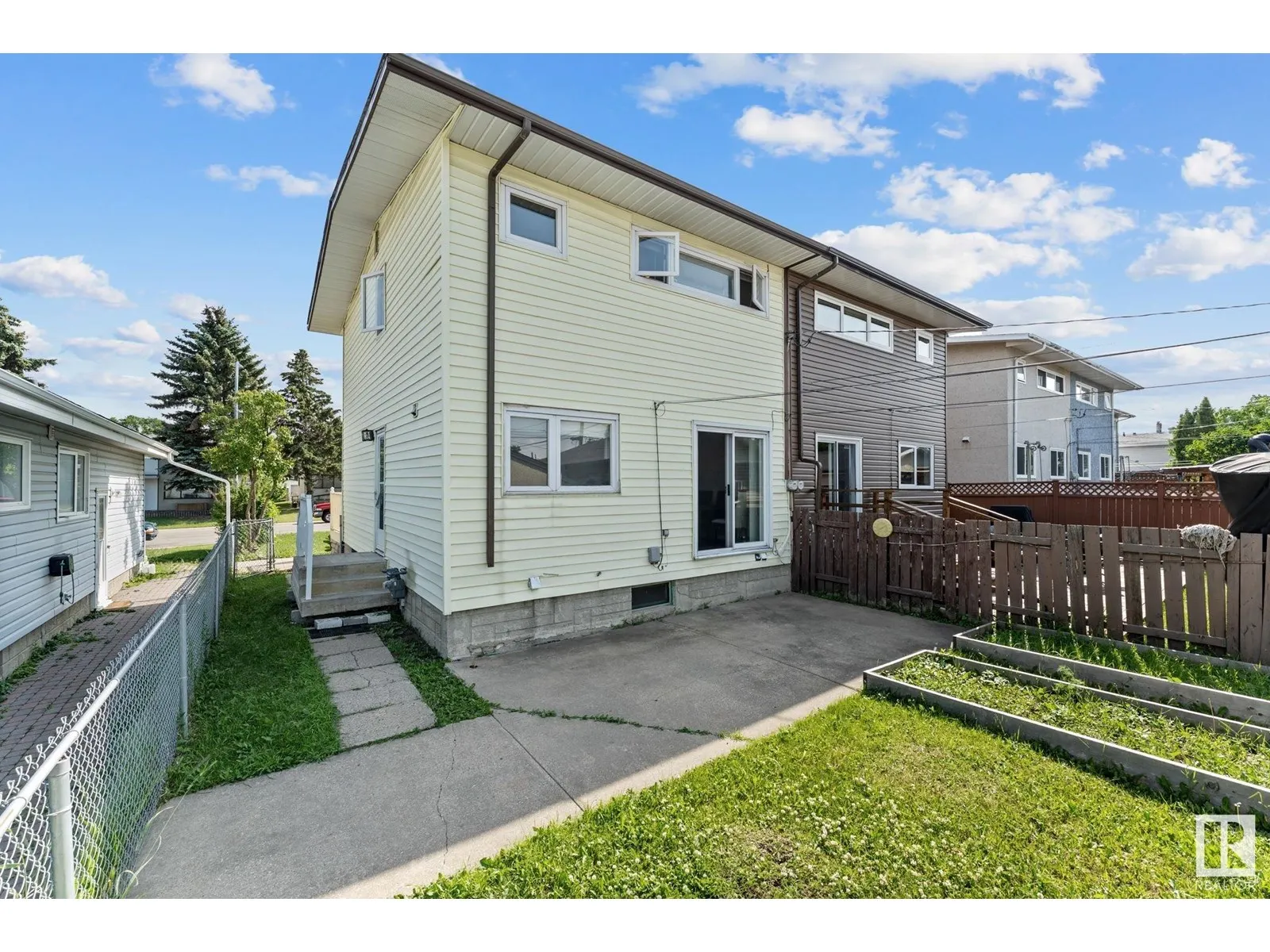 8216 133A AV NW