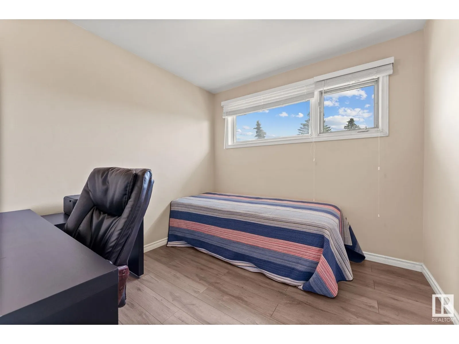 8216 133A AV NW