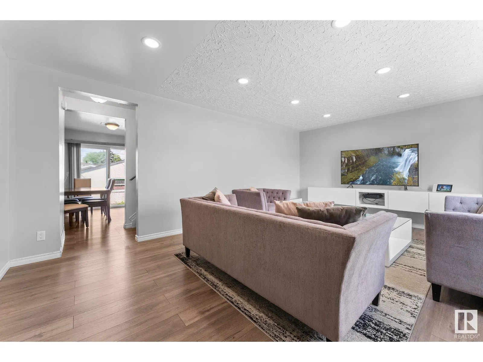 8216 133A AV NW