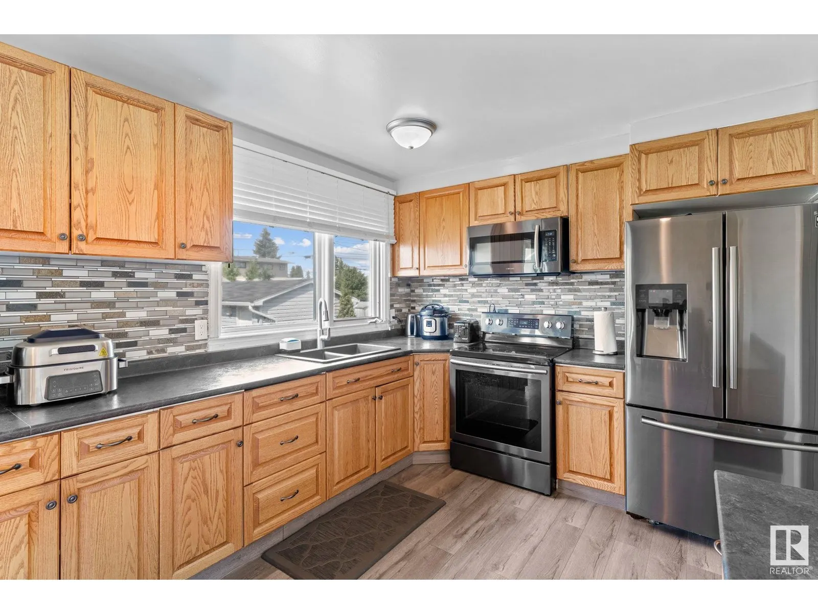 8216 133A AV NW