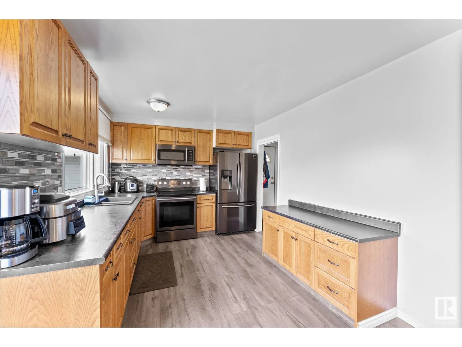 8216 133A AV NW