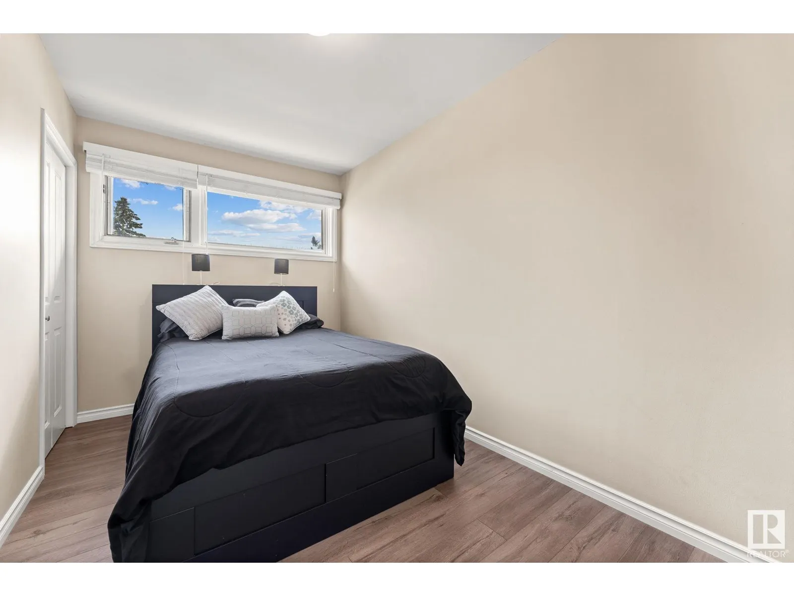 8216 133A AV NW