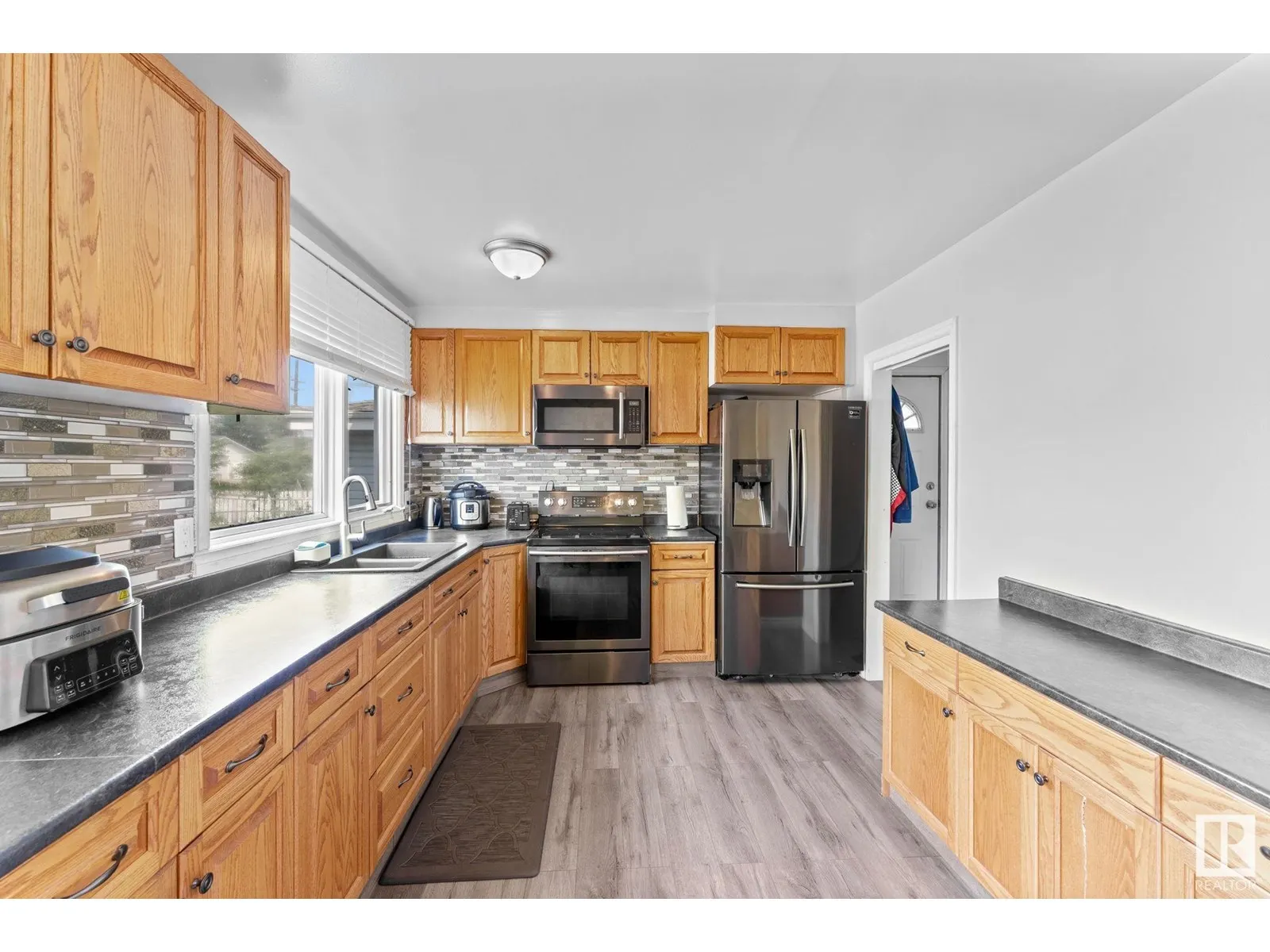 8216 133A AV NW